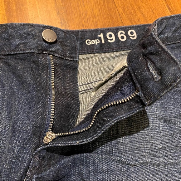 Gap 1969 Slim Cut-Offs Shorts with raw hem, size 25 denim - Picture 2 of 6